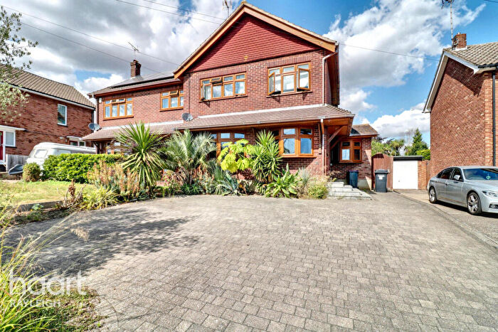 3 Bedroom Semi-Detached House For Sale In Glasseys Lane, Rayleigh, SS6