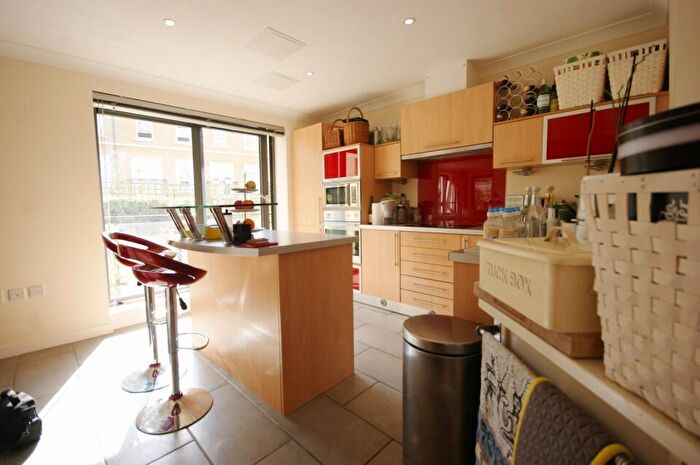 2 Bedroom Apartment To Rent In Canal Boulevard, Camden, NW1