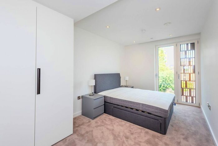 2 Bedroom Flat To Rent In Palace View, Vauxhall, Lambeth, SE1