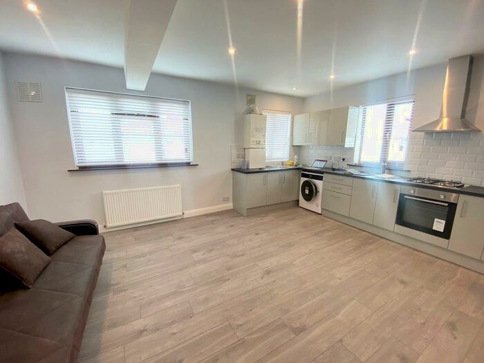 1 Bedroom Maisonette To Rent In Framfield Road, Mitcham, London, CR4