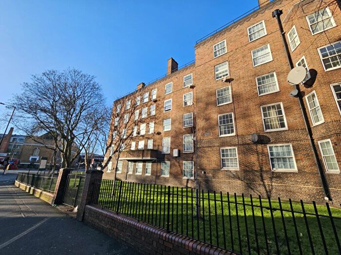 2 Bedroom Flat For Sale In Flat, Elham House, Pembury Road, Clapton, London, E5