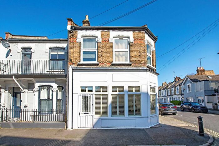 1 Bedroom Flat For Sale In Wheatsheaf Terrace, Fulham, SW6