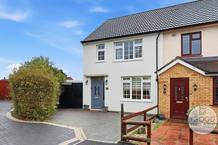 3 Bedroom End Of Terrace House For Sale In Crossfields, Loughton, IG10