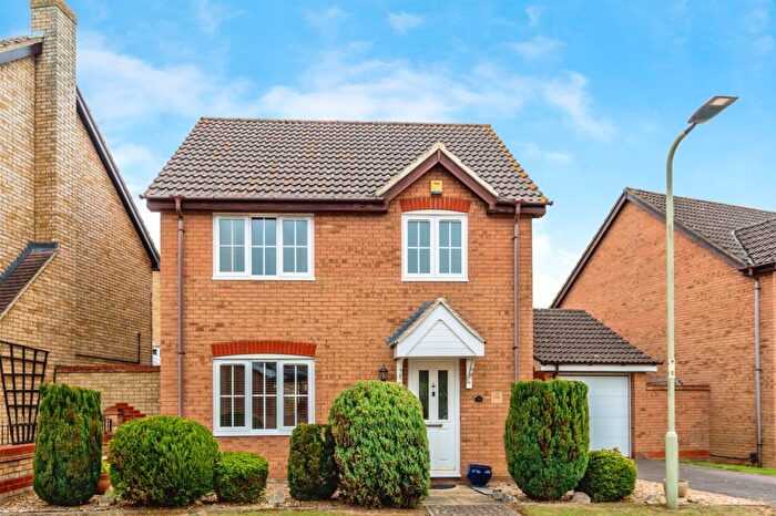 3 Bedroom Detached House For Sale In Thor Drive, Bedford, MK41
