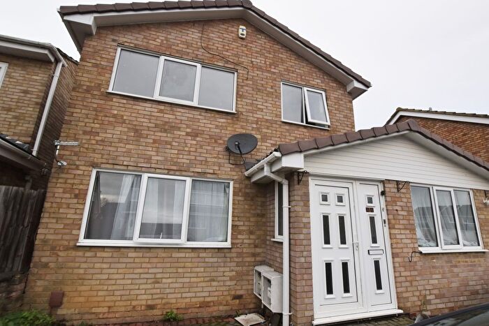 2 Bedroom Maisonette To Rent In Tennyson Drive, Newport Pagnell, MK16