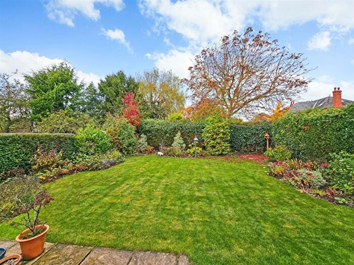 3 Bedroom Detached Bungalow For Sale In Longmoor Avenue, Lowdham, Nottingham, NG14