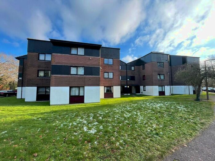 Studio To Rent In Camelot Court, Crawley, West Sussex, RH11