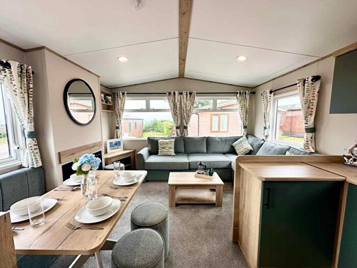 2 Bedroom Caravan For Sale In Perowne Way, Sandown, PO36