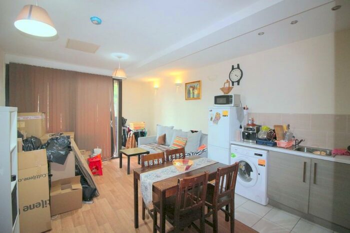 1 Bedroom Flat To Rent In Romford Road, London, E7