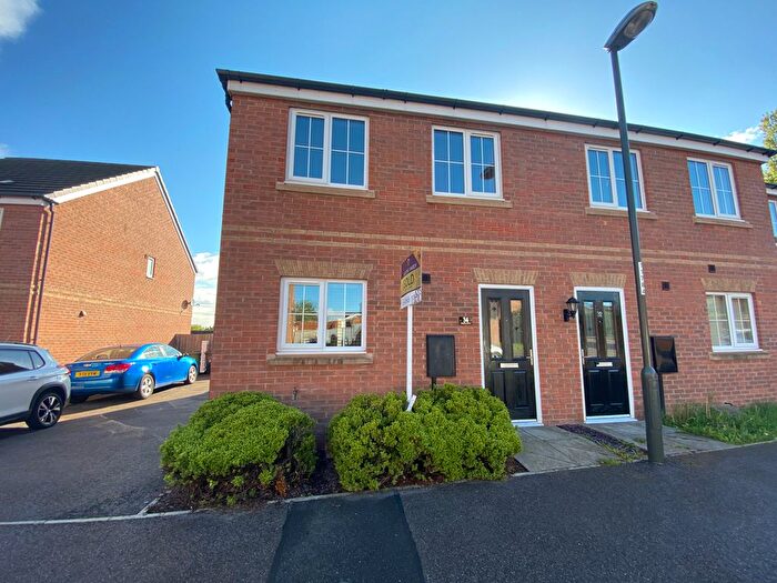 3 Bedroom Town House To Rent In Chestnut Drive, Chesterfield, S43