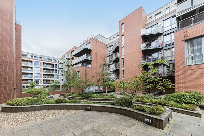 2 Bedroom Flat To Rent In High Street, Brentford, TW8