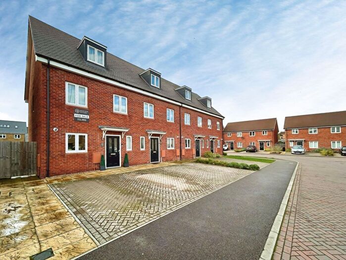 3 Bedroom Town House For Sale In Waterfield Close, Off Thorpe Road, Peterborough, PE3