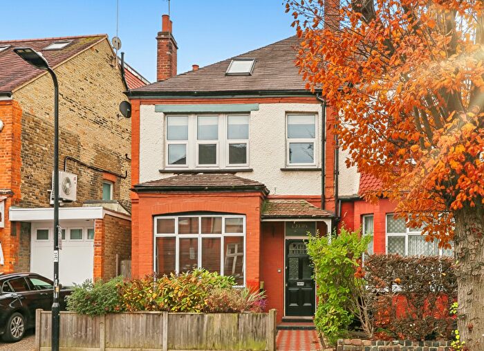 2 Bedroom Flat For Sale In Balfour Avenue, Hanwell, London, W7