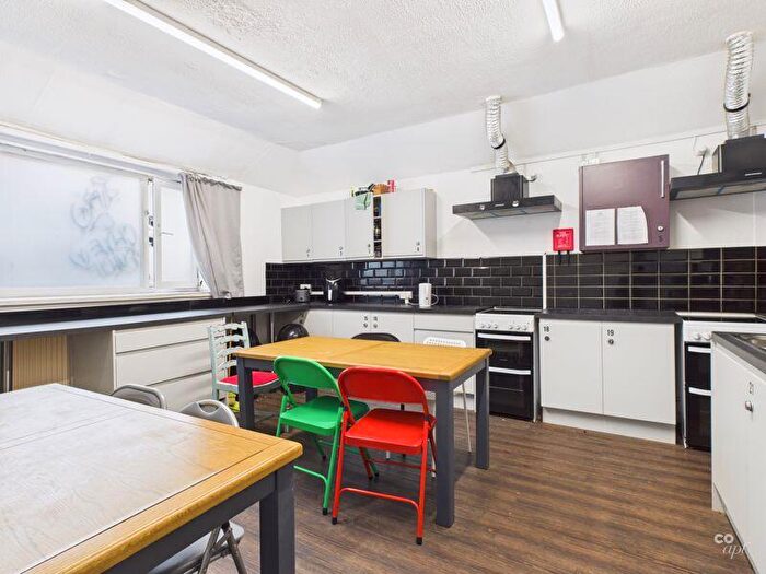 1 Bedroom Detached House To Rent In Bedford Square, Brighton, BN1