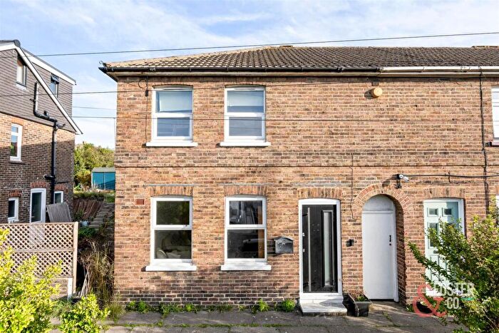 3 Bedroom End Of Terrace House For Sale In Queens Park Road, Brighton, BN2
