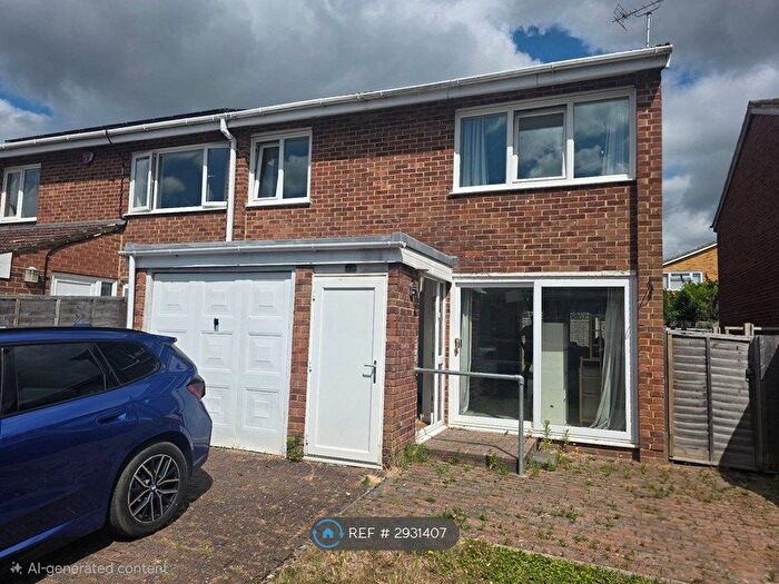 3 Bedroom Semi-Detached House To Rent In Kingsway, Reading, RG4