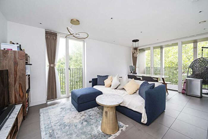 2 Bedroom Flat To Rent In Macpherson Apartments, Bethnal Green, London, E2