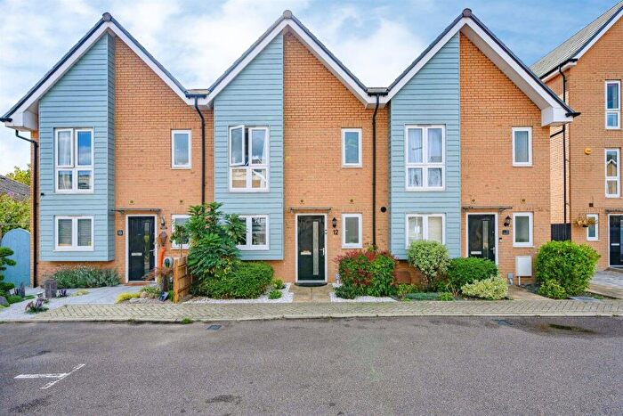 3 Bedroom Terraced House For Sale In Bridgeview Close, Hemel Hempstead, HP3