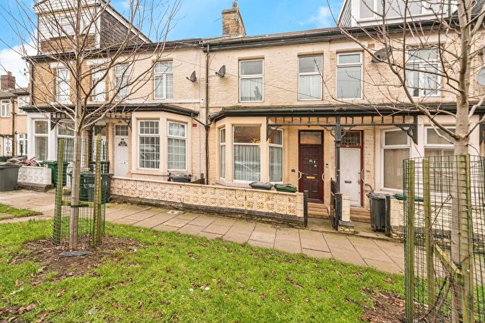 3 Bedroom Terraced House For Sale In Curzon Road, Bradford, BD3
