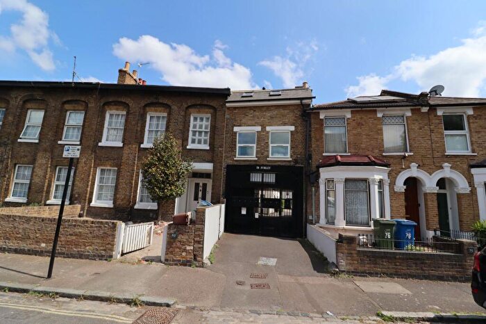 3 Bedroom Maisonette To Rent In Furley Road, Peckham, SE15