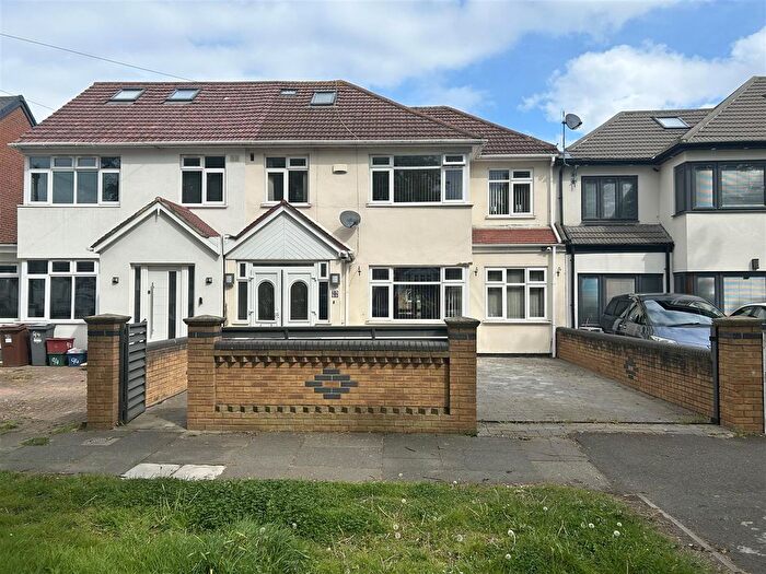 5 Bedroom Semi-Detached House For Sale In Fern Lane, Hounslow, TW5