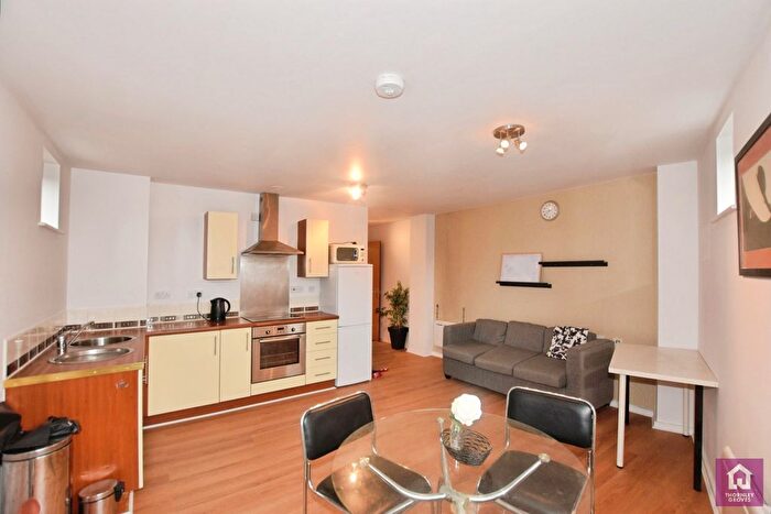 2 Bedroom Flat To Rent In City Gate, Blantyre Street, Castlefield, Manchester, M15