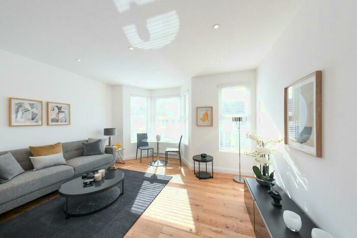 2 Bedroom Apartment To Rent In Chapter Road, London, NW2