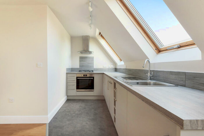 1 Bedroom Apartment To Rent In Queens Road, Weybridge, Surrey, KT13