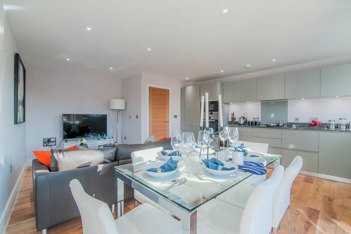 3 Bedroom Flat To Rent In London Road, Kingston Upon Thames, KT2
