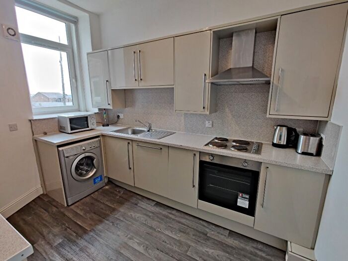 3 Bedroom Flat To Rent In Dura Street, Stobswell, Dundee, DD4
