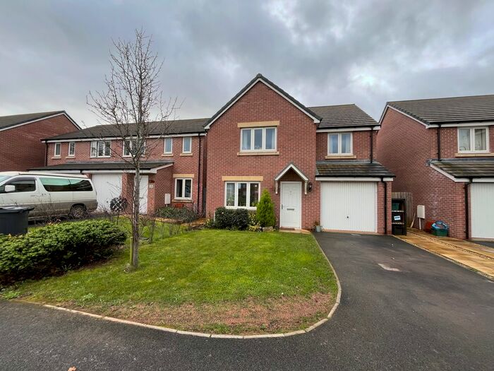 3 Bedroom Semi-Detached House To Rent In Knight Close, Taunton, TA2