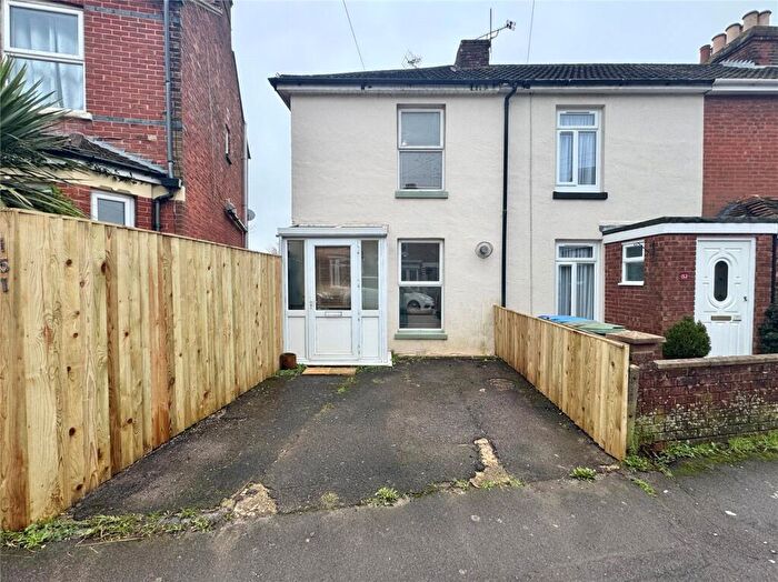 2 Bedroom End Of Terrace House For Sale In Gordon Road, Fareham, Hampshire, PO16