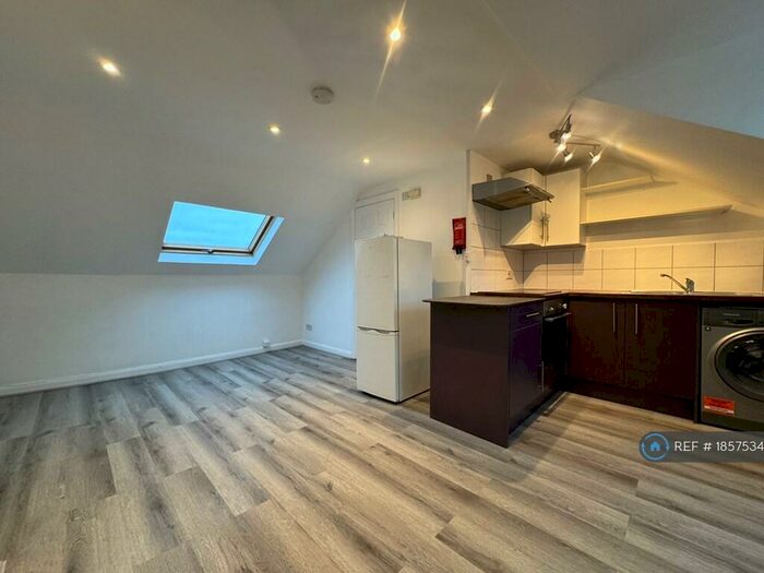 Studio To Rent In Brockley Road, London, SE4