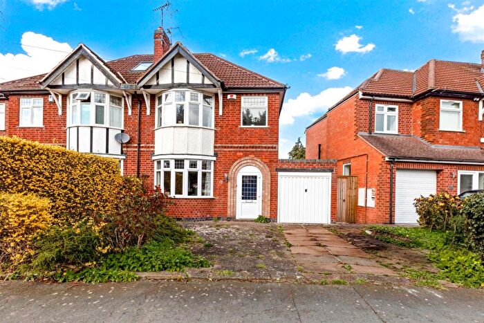 4 Bedroom Semi-Detached House For Sale In Kenwood Road, Leicester, LE2