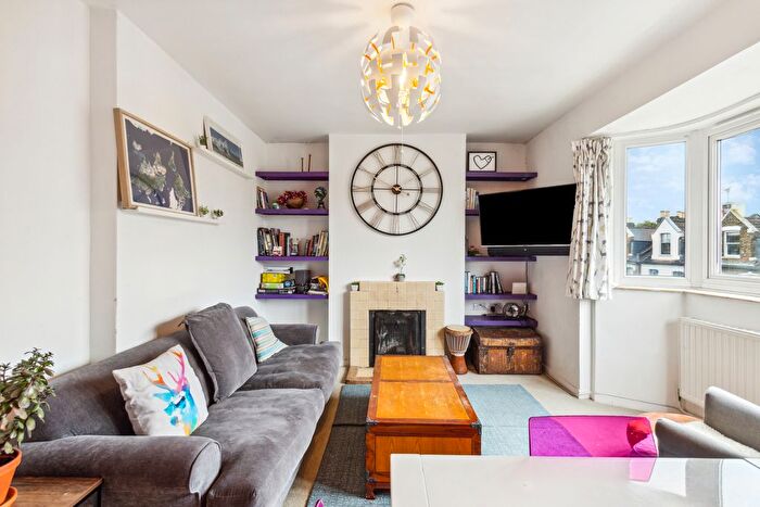 4 Bedroom Flat To Rent In Brighton Road, Shacklewell, N16