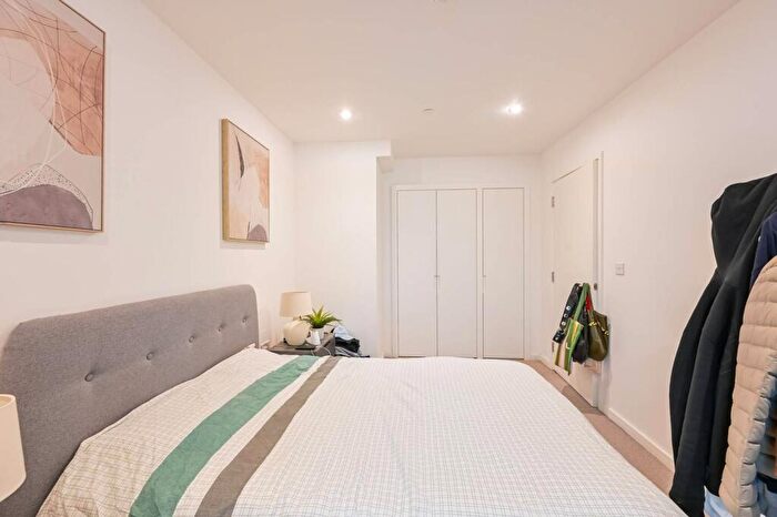 1 Bedroom Flat To Rent In Salter Street, , Canary Wharf, London, E14