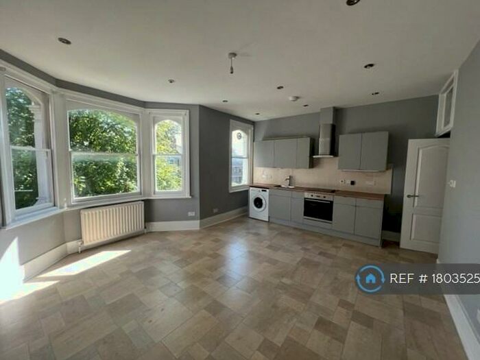 2 Bedroom Flat To Rent In Brockley, London, SE4