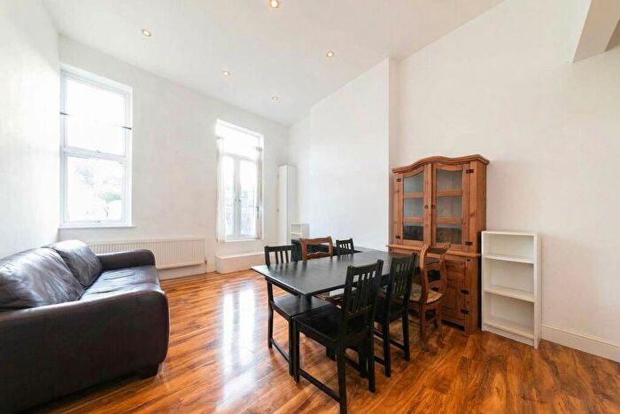 2 Bedroom Flat To Rent In Kilburn High Road, London, NW6