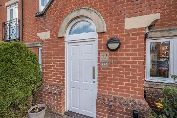 2 Bedroom Flat For Sale In Longbourn, Windsor, SL4