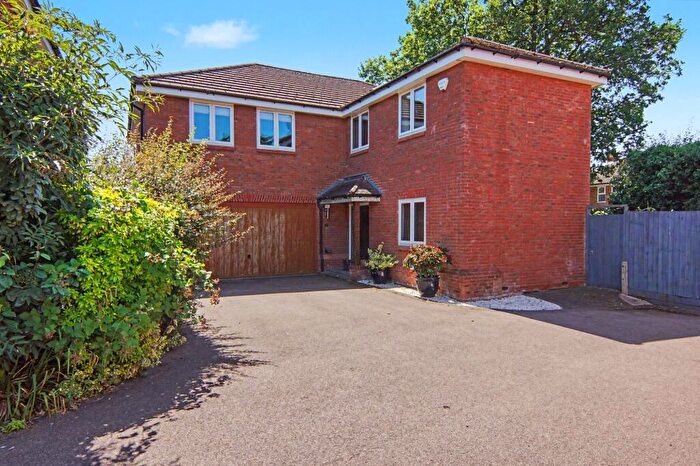 5 Bedroom Detached House For Sale In Arden Close, Balsall Common, CV7