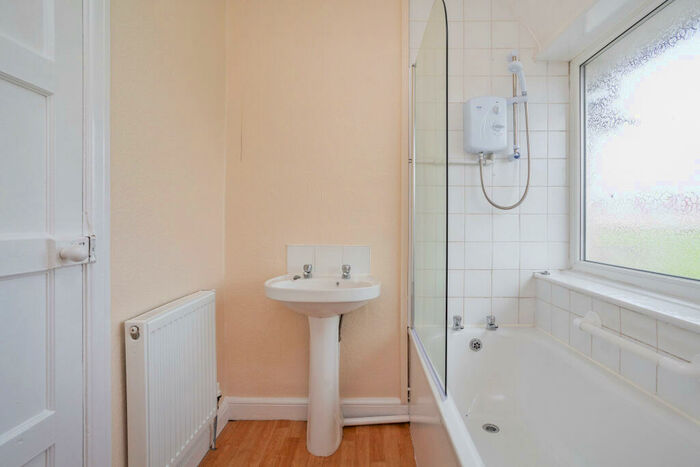 3 Bedroom Terraced House For Sale In Green Lane, Doncaster, DN6