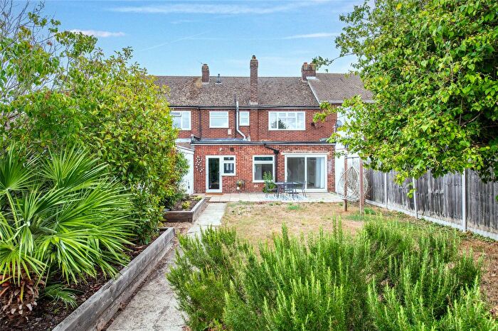 3 Bedroom Terraced House For Sale In Lewis Road, Istead Rise, Kent, DA13