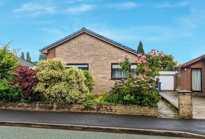 3 Bedroom Bungalow To Rent In Cathedral Road, Chadderton, OL9