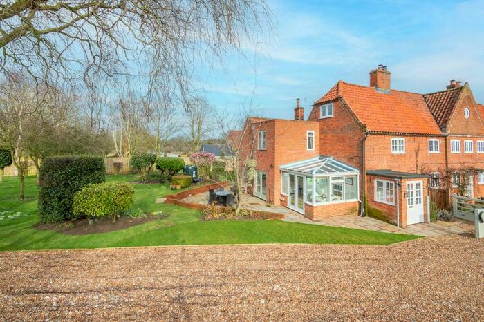 4 Bedroom Semi-Detached House For Sale In Dullingham, Cambridgeshire, CB8