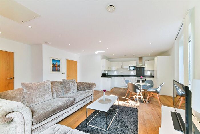 3 Bedroom Flat To Rent In Providence Place, London, SE10