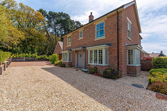 4 Bedroom Detached House For Sale In Augustin Drive, Wimborne, BH21