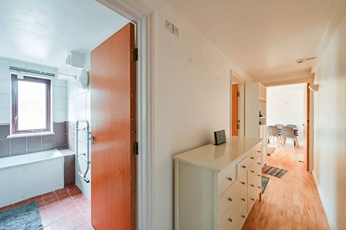 1 Bedroom Flat To Rent In Gaselee Street, Canary Wharf, London, E14