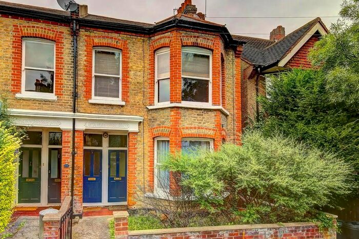 1 Bedroom Flat To Rent In Latimer Road, London, SW19