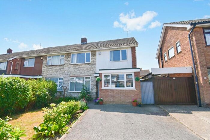 4 Bedroom Semi-Detached House For Sale In Tiverton Road, Bedford, MK40