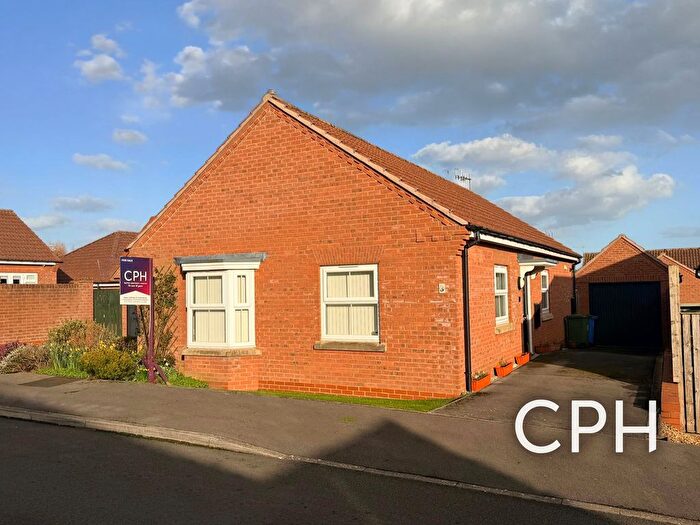 3 Bedroom Detached Bungalow For Sale In South Lea Road, Cayton, YO11
